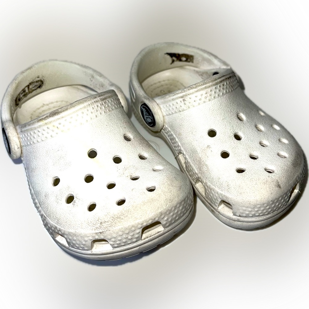 White toddler crocs size 5c